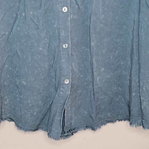 NWT Everyday Chic Boutique | Button Front Splotchy Dyed Shirt Size Small - Picture 3 of 5
